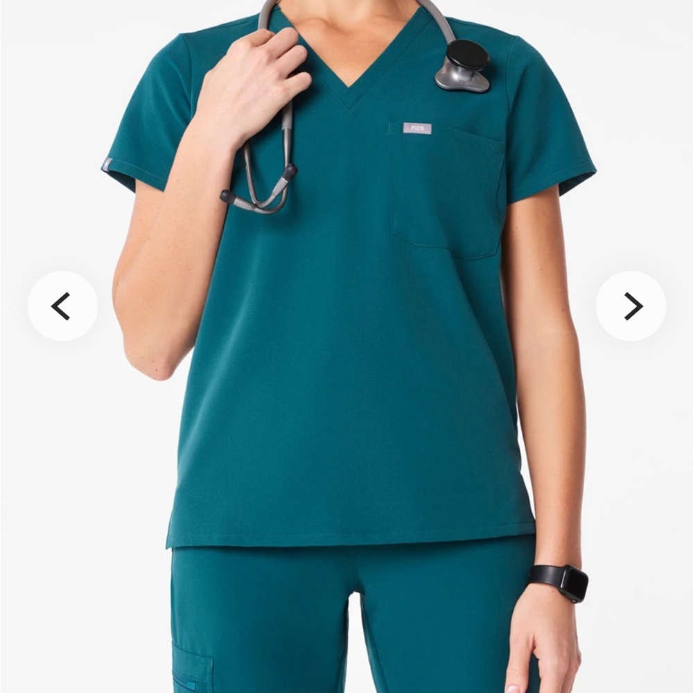 Figs Catarina 1 pocket scrub too Caribbean blue